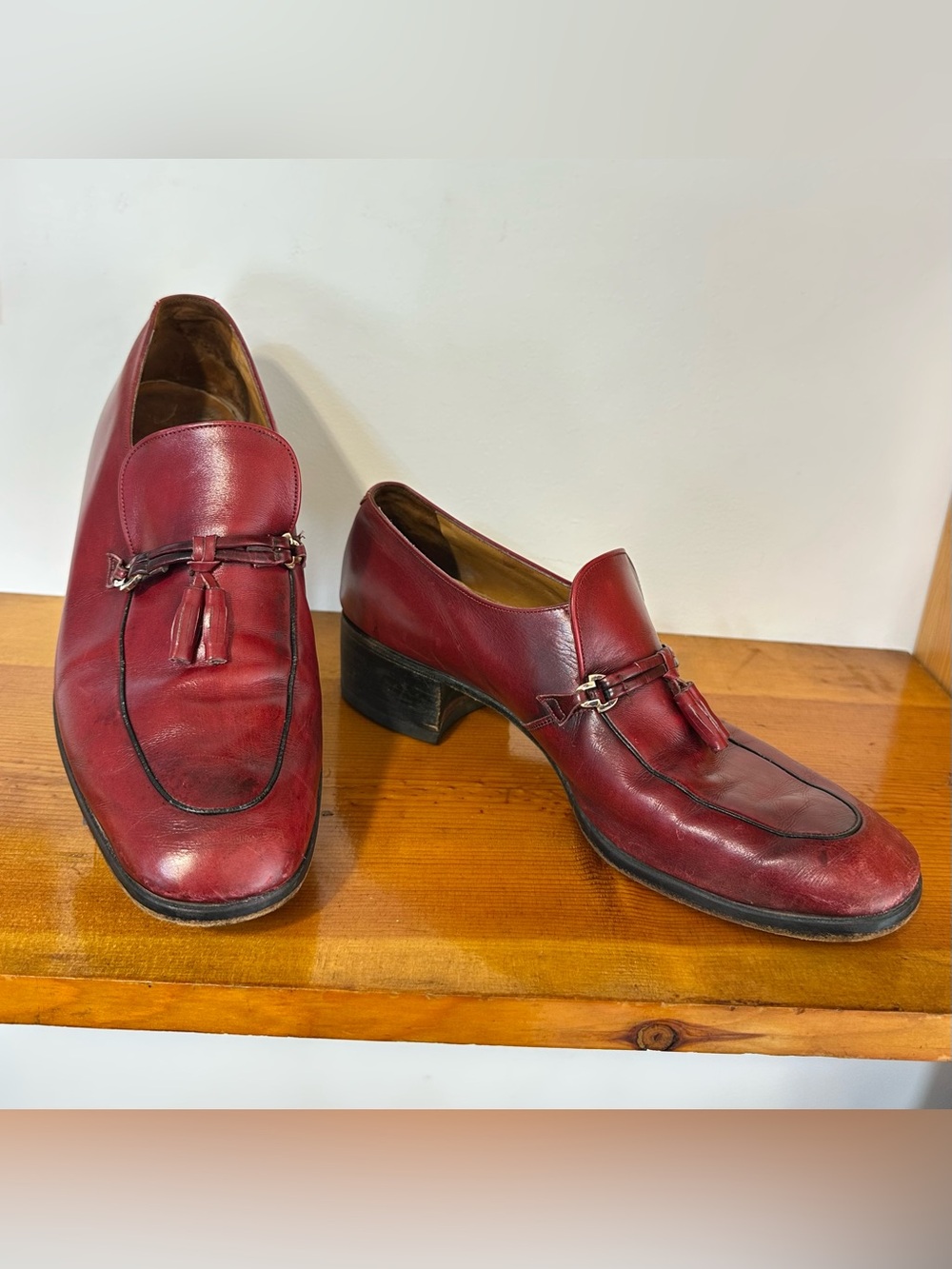 Vintage 1970s Bally Continentals Mens 10 B Swiss Leather Tassel Loafers Oxblood